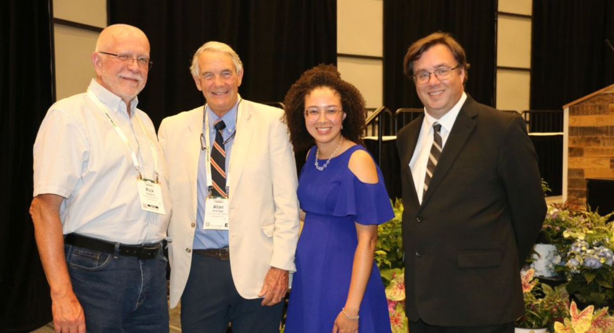 Rick Grazzini accepts his Industry Achievement Award